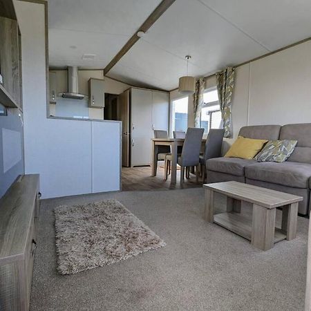 Beautiful Pet Friendly Southerness Caravan With Sea View & Decking Area Mainsriddle Екстериор снимка