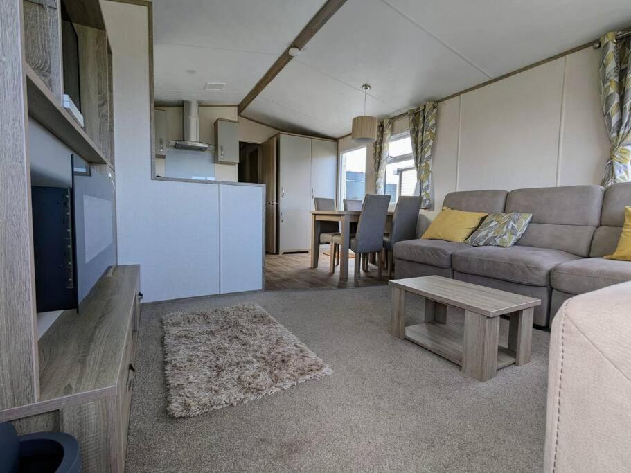 Beautiful Pet Friendly Southerness Caravan With Sea View & Decking Area Mainsriddle Екстериор снимка