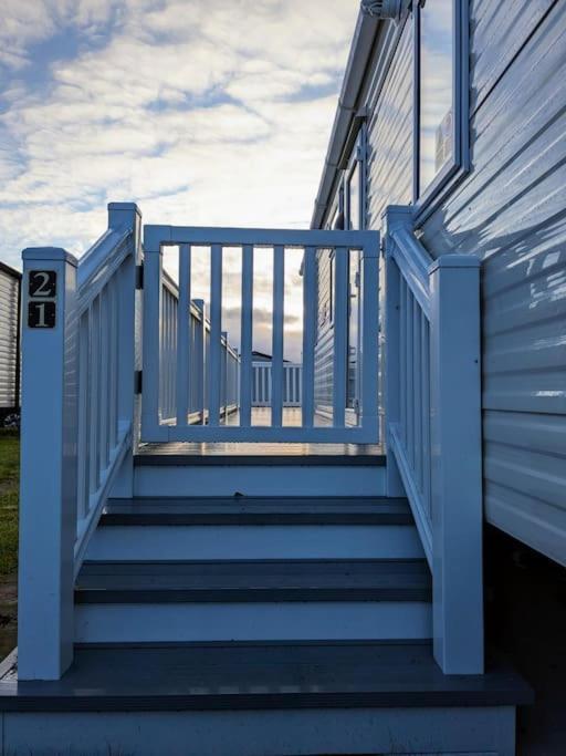 Beautiful Pet Friendly Southerness Caravan With Sea View & Decking Area Mainsriddle Екстериор снимка