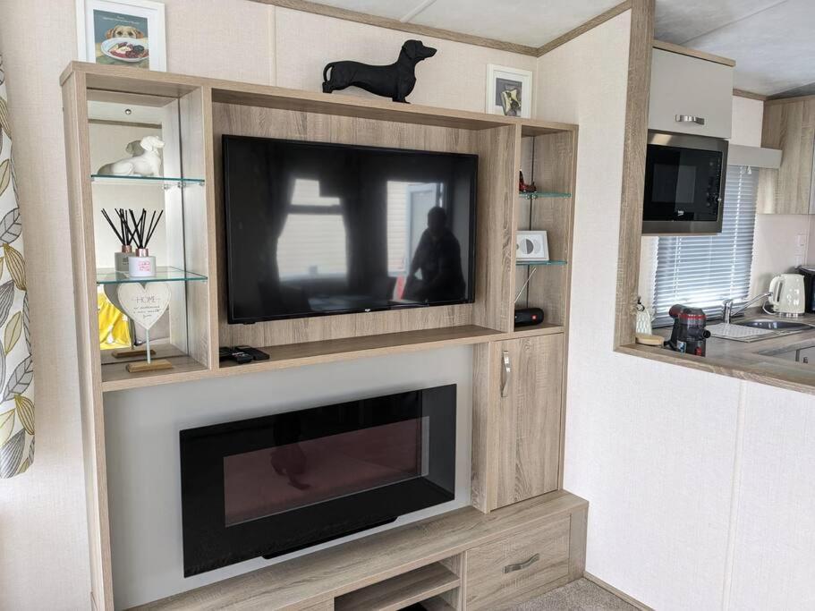 Beautiful Pet Friendly Southerness Caravan With Sea View & Decking Area Mainsriddle Екстериор снимка