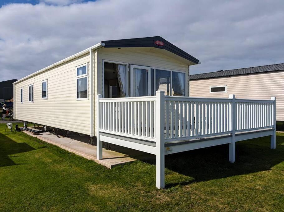 Beautiful Pet Friendly Southerness Caravan With Sea View & Decking Area Mainsriddle Екстериор снимка