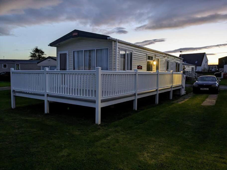 Beautiful Pet Friendly Southerness Caravan With Sea View & Decking Area Mainsriddle Екстериор снимка
