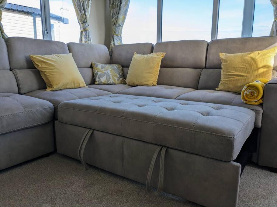 Beautiful Pet Friendly Southerness Caravan With Sea View & Decking Area Mainsriddle Екстериор снимка