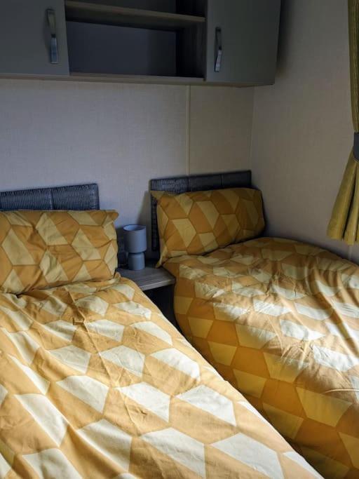 Beautiful Pet Friendly Southerness Caravan With Sea View & Decking Area Mainsriddle Екстериор снимка