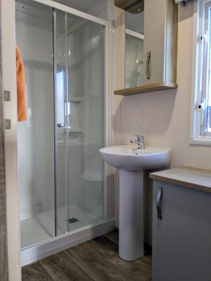 Beautiful Pet Friendly Southerness Caravan With Sea View & Decking Area Mainsriddle Екстериор снимка