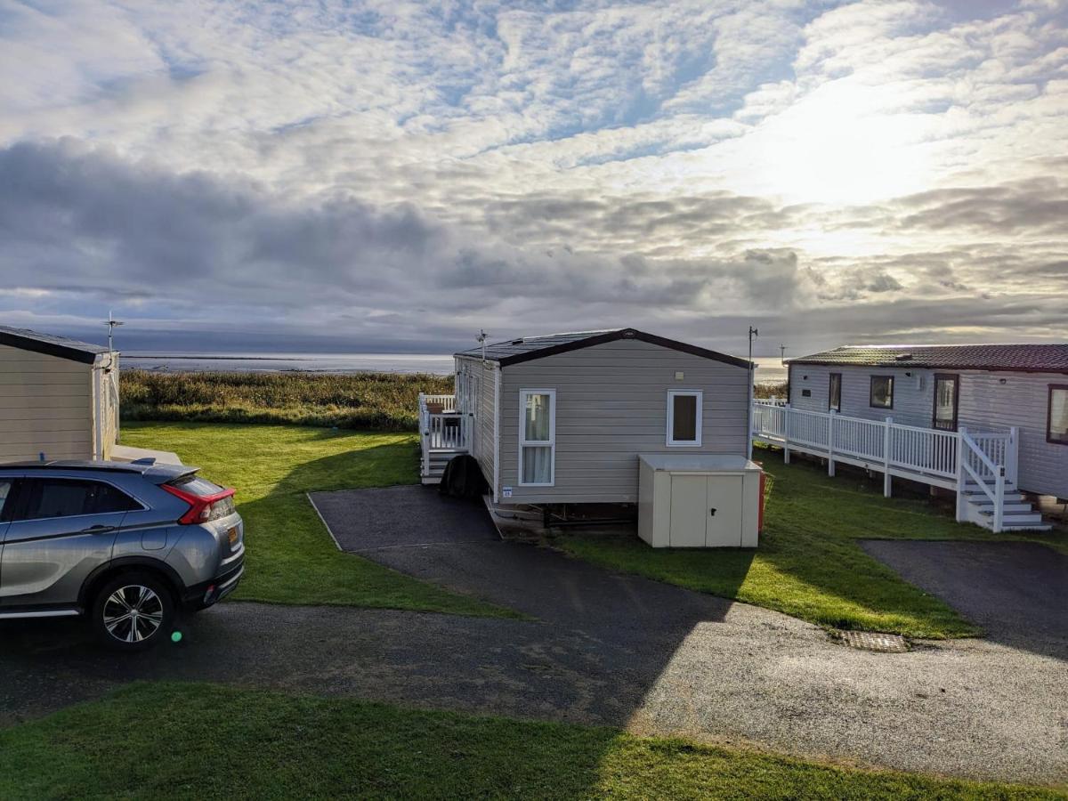 Beautiful Pet Friendly Southerness Caravan With Sea View & Decking Area Mainsriddle Екстериор снимка